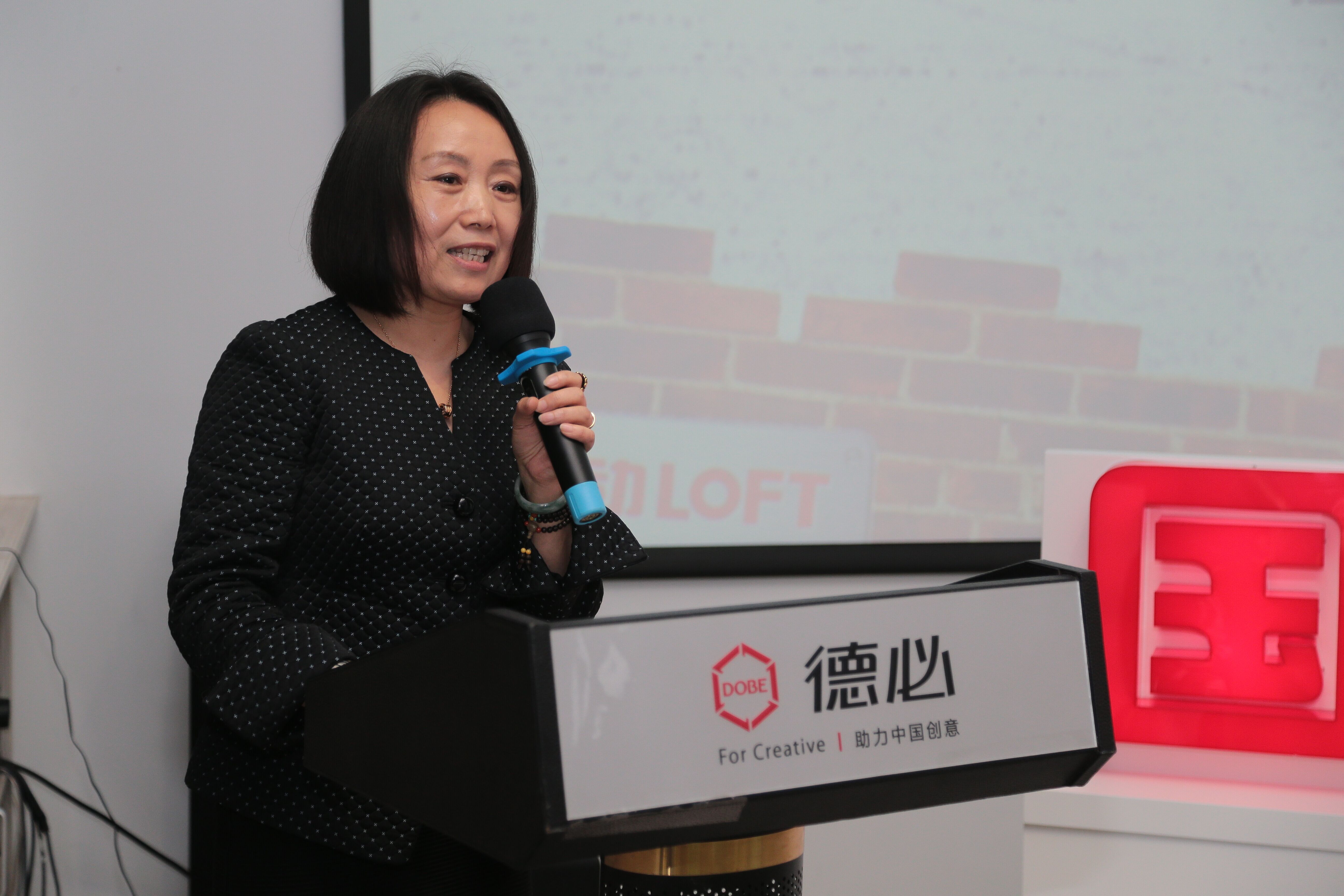 金沙9001以诚为本运动LOFT国际体育产业联盟负责人施剑敏发言介绍.jpg 金沙9001以诚为本运动LOFT国际体育产业联盟负责人施剑敏发言介绍.jpg